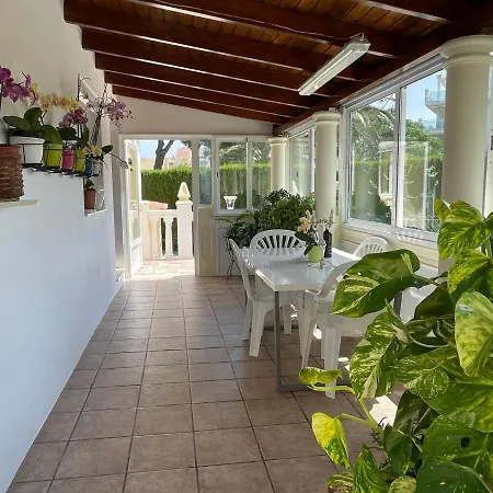 Casa A Dos Minutos Caminando Del Mar Holiday home Denia